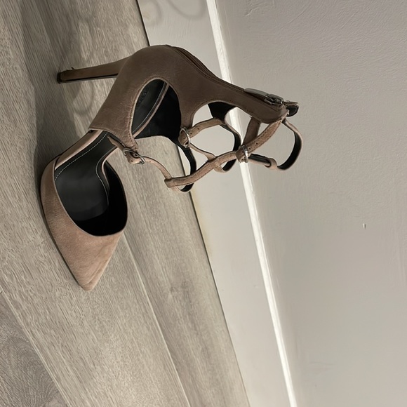Kendall + Kylie Heeled Shoes - Picture 2 of 2